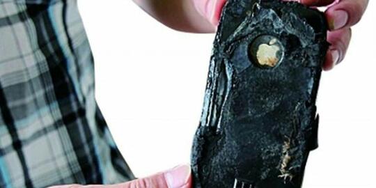 Kematian Tragis Saat Menelepon Sambil Charger Ponsel(Hati-Hati Gan)