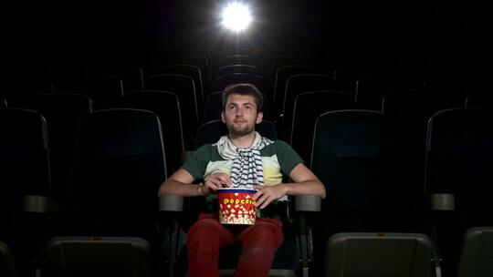 Pernah Nonton Bioskop Sendirian Gan?