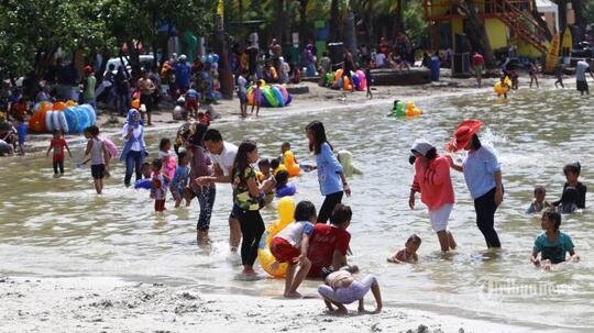 Taman Impian Jaya Ancol Diserbu 170 Ribu Pengunjung Kaskus