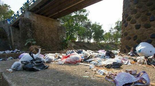 Buang Sampah Popok Bayi Ke Sungai Sebuah Mitos Yang Terus