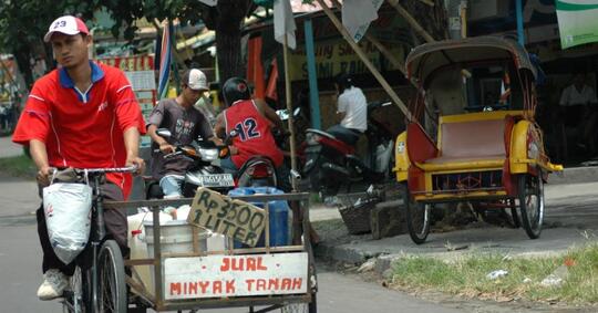 NOSTALGIA…. Saat Minyak Tanah Masih Menjadi Primadona
