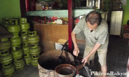 NOSTALGIA…. Saat Minyak Tanah Masih Menjadi Primadona