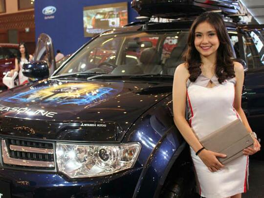 Bermodal 3B, Ini Gaji Fantastis Yang Di Dapat SPG Mobil