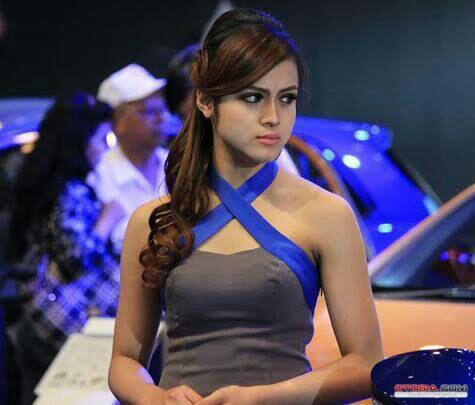 Bermodal 3B, Ini Gaji Fantastis Yang Di Dapat SPG Mobil