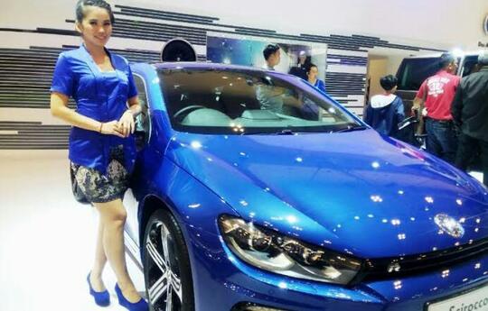 Bermodal 3B, Ini Gaji Fantastis Yang Di Dapat SPG Mobil