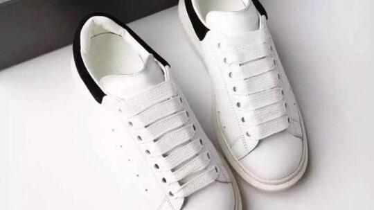 5 Sepatu Sneakers yang Mendominasi Tahun 2018