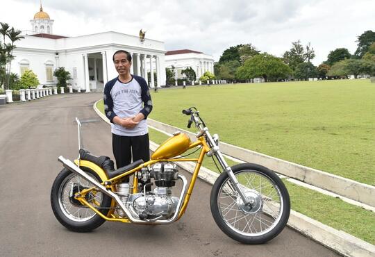 Saat RI 1 Punya Mainan Baru Berupa Motor Custom