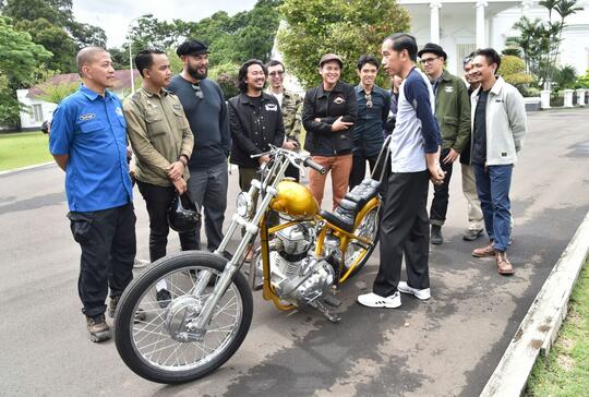 Saat RI 1 Punya Mainan Baru Berupa Motor Custom