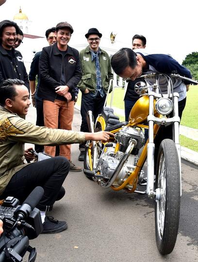 Saat RI 1 Punya Mainan Baru Berupa Motor Custom