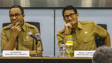 'Ngopi' Bareng Sopir Angkot, Anies Minta Tidak Dipolitisasi
