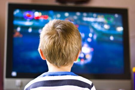 Mungkin Ini Alasan Mengapa Stasiun TV di Indonesia Masih Bertahan di Era Internet