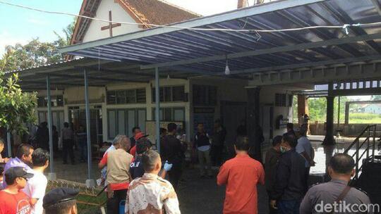 Terjadi Penyerangan di Gereja St Lidwina Sleman !!!