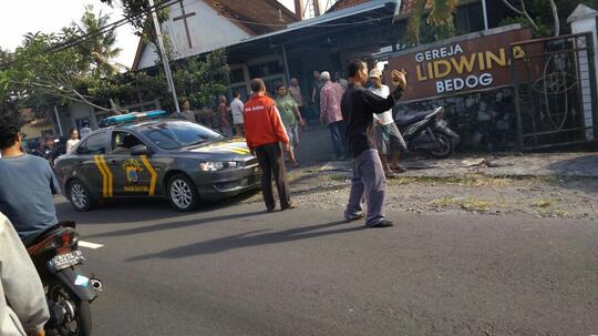 Terjadi Penyerangan di Gereja St Lidwina Sleman !!!