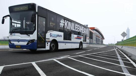 RAHASIA CEPAT SAMPAI RUMAH SAAT PULANG KANTOR DENGAN TRANSJAKARTA