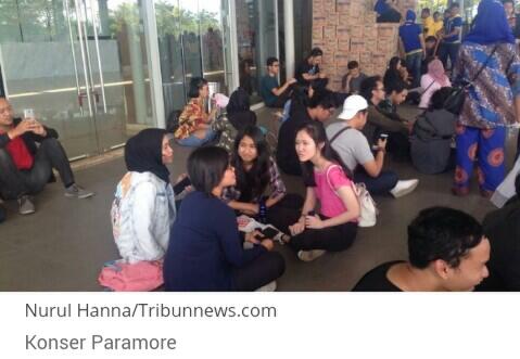 Batalnya Konser Paramore di BSD Mengemuka, Fans Datang dari Jepang Kecewa