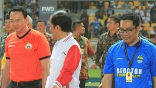 Tahun 2015 Jokowi Ajak Ahok Serahkan Piala Presiden, Foto Ini Buktinya