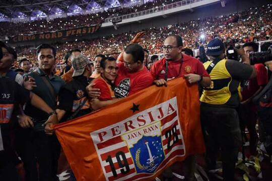 GUBERNUR ANIES SAKSIKAN LANGSUNG KEMENANGAN PERSIJA ATAS JOHOR DARUL TAKZIM