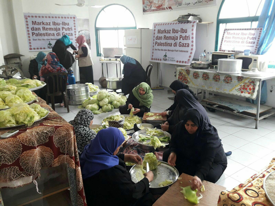 Berbagi Kebaikan Ala Masyarakat Indonesia dan The Power Of Emak-emak Gaza