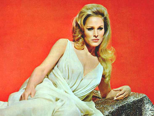 [PENAMPAKAN] Si Seksi URSULA ANDRESS,"GADIS BOND" Pertama Dalam Sejarah!