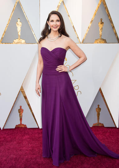 Para Wanita di Red Carpet Oscar 2018, Siapa yang Paling Anggun?