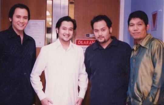Meski Laku Band Lokal 90'an Ini Kerap Di Buli & Dianggap Kampungan