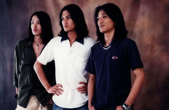 Meski Laku Band Lokal 90'an Ini Kerap Di Buli & Dianggap Kampungan