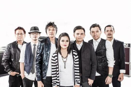 Meski Laku Band Lokal 90'an Ini Kerap Di Buli & Dianggap Kampungan