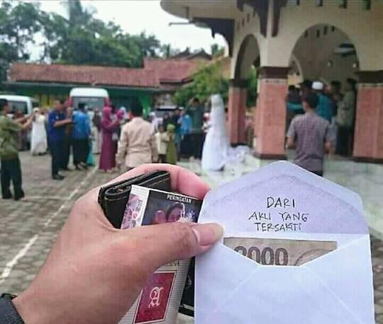 Mending Datang Atau Enggak Ke Nikahan Mantan?