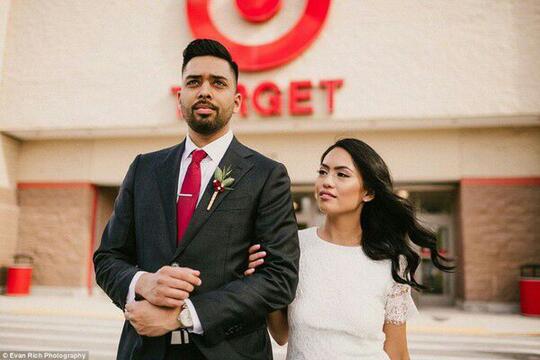 Pasangan Ini Memilih Foto Pre-wedding Di Supermarket