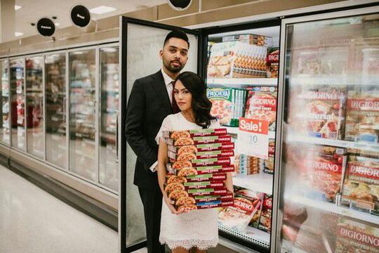 Pasangan Ini Memilih Foto Pre-wedding Di Supermarket