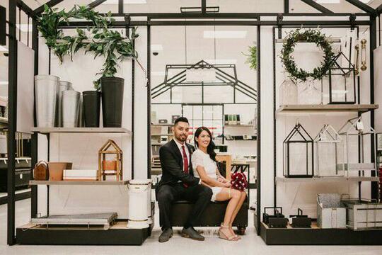 Pasangan Ini Memilih Foto Pre-wedding Di Supermarket