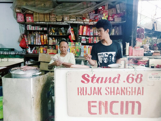 Main ke Glodok Jangan Lupa Cicipi Rujak Shanghai yang Satu Ini!