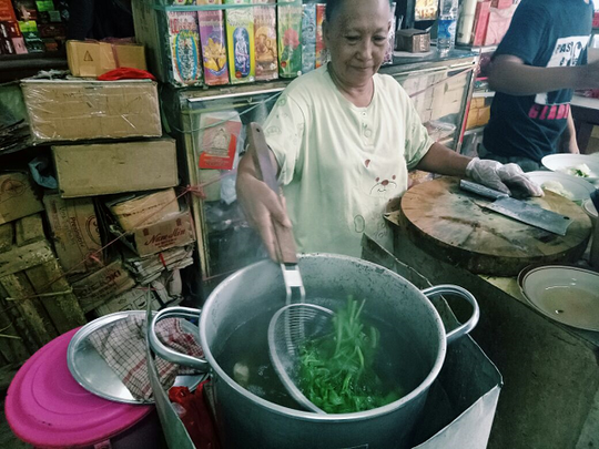 Main ke Glodok Jangan Lupa Cicipi Rujak Shanghai yang Satu Ini!