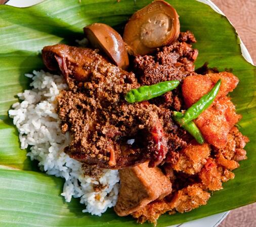 Perbedaan Gudeg Basah dan Gudeg Kering yang Mungkin Anda Belum Mengetahui