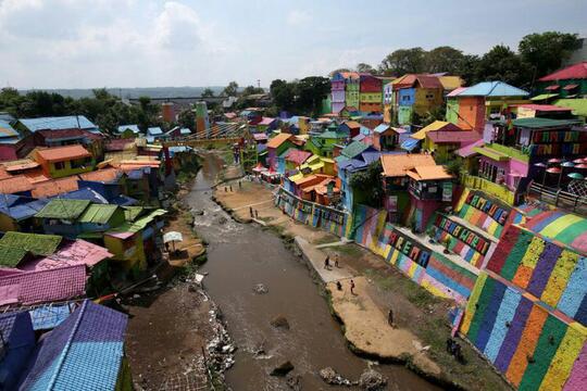 6 Tempat Wisata Warna-warni di Indonesia Yang Keren Buat Swafoto