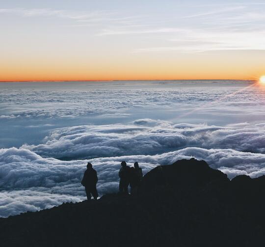 8 Gunung di Indonesia dengan sunset terindah