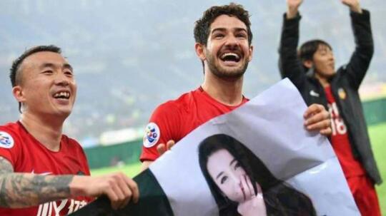 Dilraba Dilmurat, Si Cantik Yang Bikin Alexandre Pato Mabuk Asmara