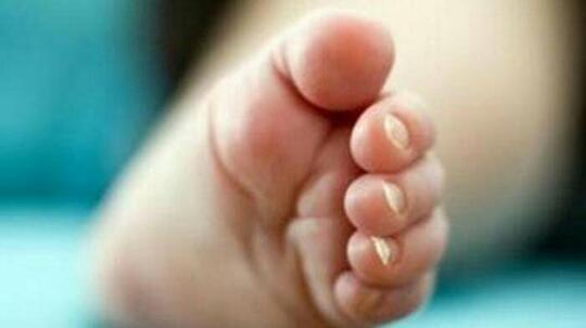 Sedih! Diberi Makanan Padat oleh Neneknya, Bayi Ini Alami Pendarahan hingga Meninggal