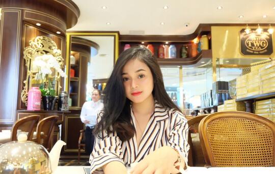 Cecilia Gina, Putri Master Limbad yang Bening Abis