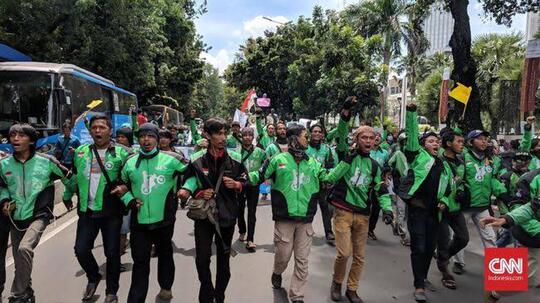 Demo Driver Ojek Online, Yang Hidupnya Semakin Terjepit