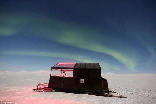 Finlandia Berikan Sensasi Menginap di Kereta Luncur Sambil Melihat Aurora