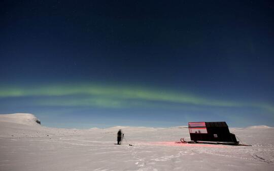 Finlandia Berikan Sensasi Menginap di Kereta Luncur Sambil Melihat Aurora