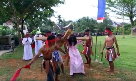 BERITA FOTO: Prosesi Jalan Salib di Sangalla dan Makale, Tana Toraja