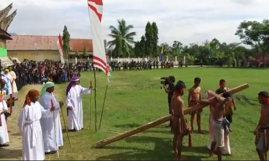 BERITA FOTO: Prosesi Jalan Salib di Sangalla dan Makale, Tana Toraja