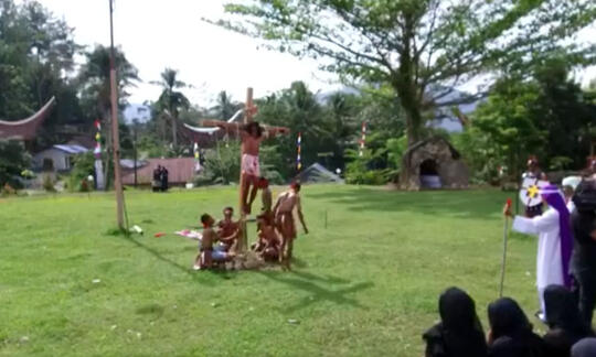 BERITA FOTO: Prosesi Jalan Salib di Sangalla dan Makale, Tana Toraja