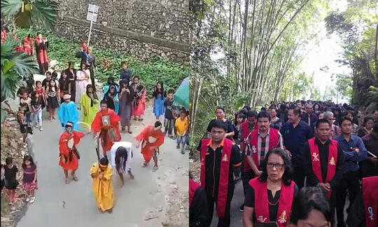BERITA FOTO: Prosesi Jalan Salib di Sangalla dan Makale, Tana Toraja