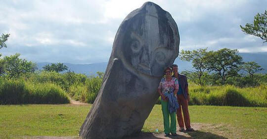 Sebenernya apa sih tujuannya  dibangun monumen batu, bre? bingung ah.