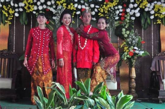 Foto- Foto Pernikahan Yang Nyeleneh, Apakah Pernikahanmu Seperti ini ?