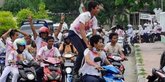 Budaya Perayaan Kelulusan Pelajar Masa Kini Yang Belum Teratasi, Komentar agan?