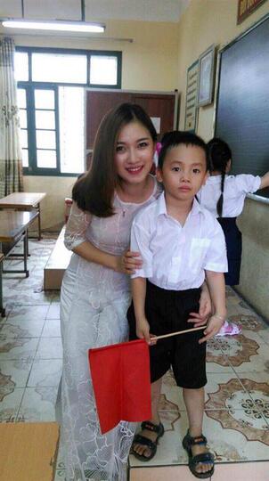 Wah Guru SD ini "Kawai" Banget gan, bikin ane rajin nganter anak sekolah..